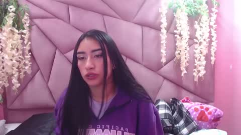 Snapshot of tiffani_hott_ chatting on February 7, 3:01 am TIFANI online show from February 7, 3:01 am