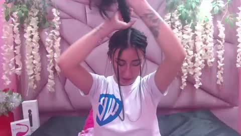 Snapshot of tiffani_hott_ chatting on February 16, 9:59 am TIFANI online show from February 16, 9:59 am