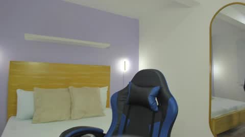 Snapshot of tiffanny_doll_ chatting on May 4, 12:23 pm T I F F A N N Y online show from May 4, 12:23 pm