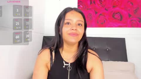 Sara  online show from December 9, 7:07 pm