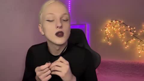 Snapshot of tiffany2005 chatting on November 27, 9:11 am Amira online show from November 27, 9:11 am