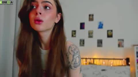 Snapshot of tiffany_loong chatting on December 18, 12:06 am tiffany online show from December 18, 12:06 am