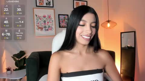 Snapshot of tiffany_low chatting on May 29, 4:27 pm tiffany_low online show from May 29, 4:27 pm