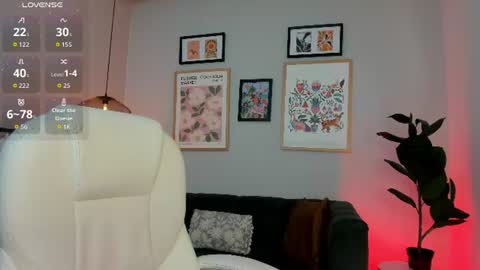 Snapshot of tiffany_low chatting on June 11, 3:54 pm tiffany_low online show from June 11, 3:54 pm