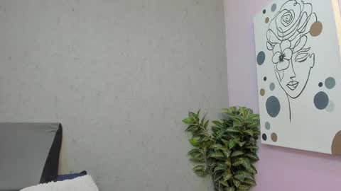 tiffany_mendez online show from May 12, 12:02 pm