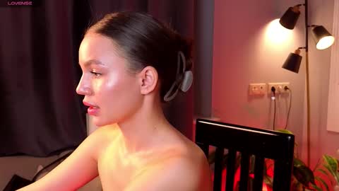 Tiffany online show from December 14, 11:48 am