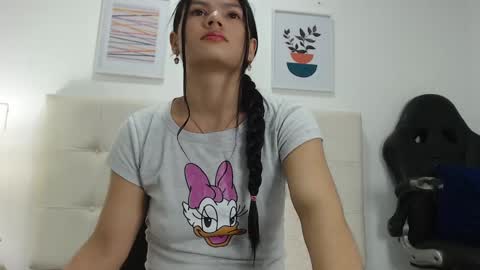 Snapshot of tiffanyfox_1 chatting on January 25, 10:40 am Tifanny Fox online show from January 25, 10:40 am