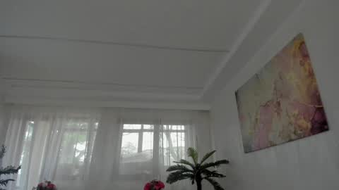 Tiffany Houston online show from December 5, 7:28 am