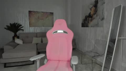 Tiffany Houston online show from December 20, 5:20 pm