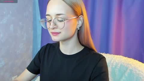 Snapshot of tiffanyhunt chatting on December 9, 2:17 pm Tiffany online show from December 9, 2:17 pm