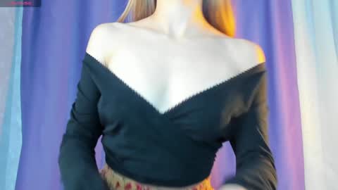 Snapshot of tiffanyhunt chatting on December 10, 2:39 pm Tiffany online show from December 10, 2:39 pm