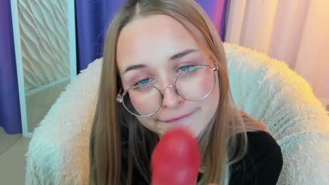 Snapshot of tiffanyhunt chatting on December 11, 5:59 pm Tiffany online show from December 11, 5:59 pm