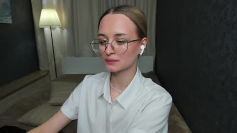 Snapshot of tiffanyhunt chatting on January 15, 6:29 pm Tiffany online show from January 15, 6:29 pm