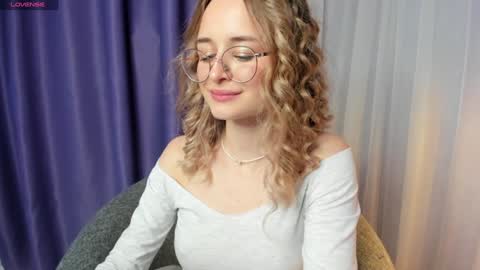 Snapshot of tiffanyhunt chatting on January 30, 6:43 pm Tiffany online show from January 30, 6:43 pm