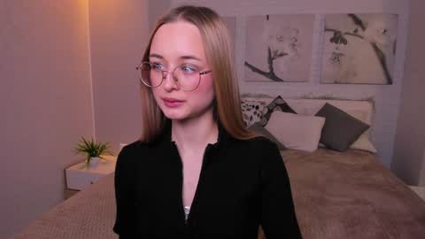 Snapshot of tiffanyhunt chatting on February 3, 10:58 am Tiffany online show from February 3, 10:58 am