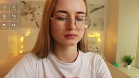 Snapshot of tiffanyhunt chatting on February 25, 10:37 am Tiffany online show from February 25, 10:37 am