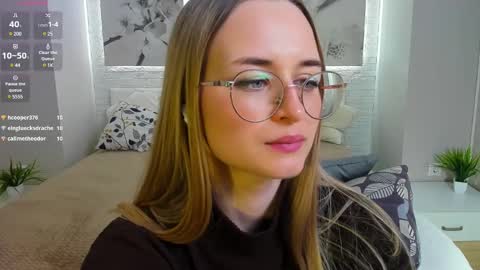 Snapshot of tiffanyhunt chatting on March 7, 6:43 pm Tiffany online show from March 7, 6:43 pm