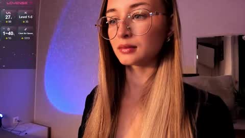 Snapshot of tiffanyhunt chatting on September 15, 12:27 pm Tiffany online show from September 15, 12:27 pm