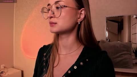 Snapshot of tiffanyhunt chatting on September 25, 1:37 pm Tiffany online show from September 25, 1:37 pm