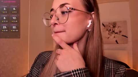 Snapshot of tiffanyhunt chatting on October 8, 1:42 pm Tiffany online show from October 8, 1:42 pm