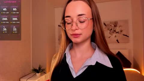 Snapshot of tiffanyhunt chatting on November 10, 1:10 pm Tiffany online show from November 10, 1:10 pm