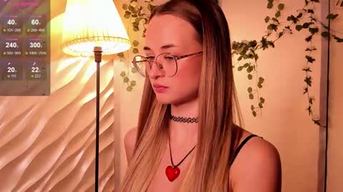 Snapshot of tiffanyhunt chatting on November 13, 1:54 pm Tiffany online show from November 13, 1:54 pm