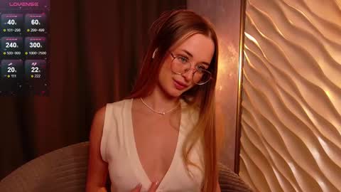 Snapshot of tiffanyhunt chatting on November 19, 1:44 pm Tiffany online show from November 19, 1:44 pm