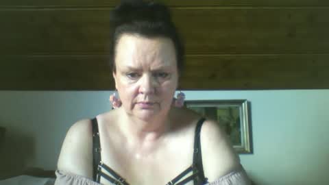 Snapshot of tiffanymature chatting on September 9, 2:27 pm TiffanyMature online show from September 9, 2:27 pm