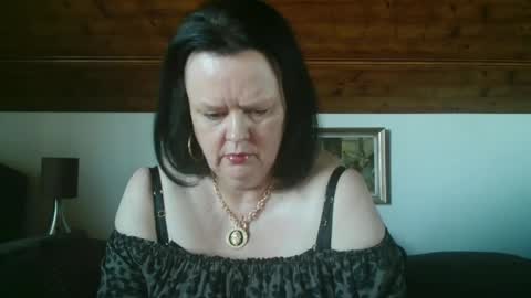 Snapshot of tiffanymature chatting on September 27, 9:36 am TiffanyMature online show from September 27, 9:36 am