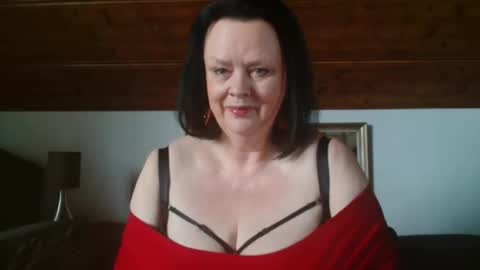 Snapshot of tiffanymature chatting on September 28, 2:11 pm TiffanyMature online show from September 28, 2:11 pm