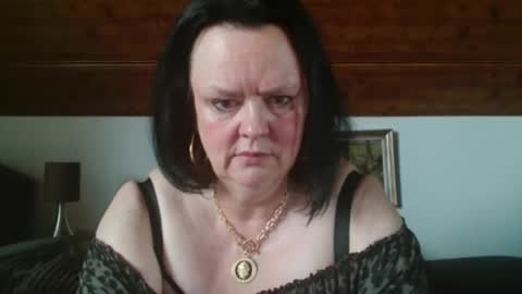 Snapshot of tiffanymature chatting on September 30, 9:25 am TiffanyMature online show from September 30, 9:25 am