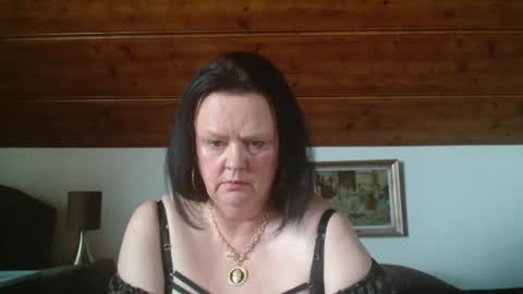 Snapshot of tiffanymature chatting on October 2, 10:44 am TiffanyMature online show from October 2, 10:44 am