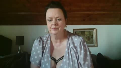 Snapshot of tiffanymature chatting on October 3, 3:09 pm TiffanyMature online show from October 3, 3:09 pm