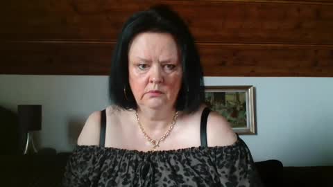 Snapshot of tiffanymature chatting on October 27, 8:18 am TiffanyMature online show from October 27, 8:18 am