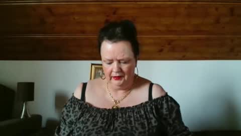 Snapshot of tiffanymature chatting on November 12, 11:32 am TiffanyMature online show from November 12, 11:32 am