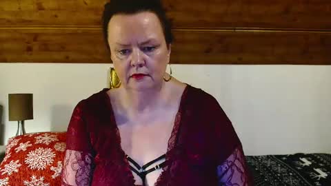 Snapshot of tiffanymature chatting on November 26, 10:00 pm TiffanyMature online show from November 26, 10:00 pm