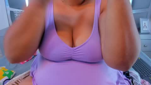 Snapshot of tiffanymiller01 chatting on December 9, 12:51 pm Tiffany Miller online show from December 9, 12:51 pm