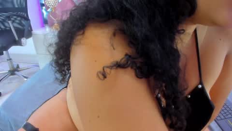 Snapshot of tiffanymiller01 chatting on December 20, 6:13 pm Tiffany Miller online show from December 20, 6:13 pm