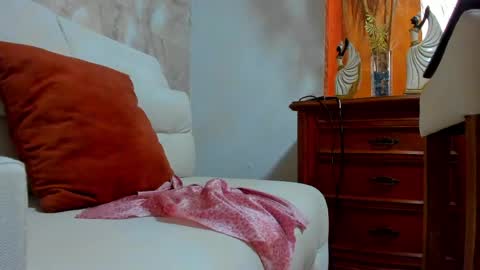 Snapshot of tiffanystone_ chatting on May 22, 1:28 pm Tiffany online show from May 22, 1:28 pm