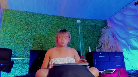 tiffanyy_deluxe online show from February 28, 1:45 pm