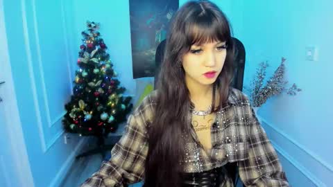Snapshot of tiffanyyoun chatting on December 5, 12:25 pm tiffanyyoun online show from December 5, 12:25 pm