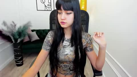 tiffanyyoun online show from January 18, 4:16 am