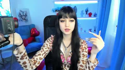 tiffanyyoun online show from February 10, 11:14 am