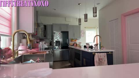 Tiffstreatsxoxo online show from June 26, 5:28 pm