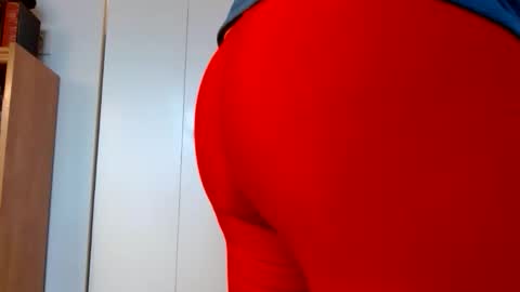 Snapshot of tightshortsspank chatting on November 27, 8:44 pm Tightshortsspank online show from November 27, 8:44 pm