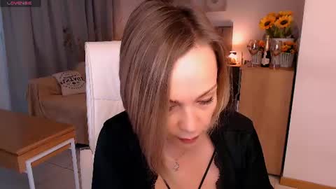 Snapshot of tilly_eliot chatting on June 14, 8:22 pm Tilly online show from June 14, 8:22 pm