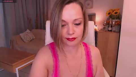 Snapshot of tilly_eliot chatting on July 25, 8:50 pm Tilly online show from July 25, 8:50 pm