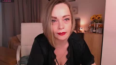 Snapshot of tilly_eliot chatting on July 29, 8:51 pm Tilly online show from July 29, 8:51 pm