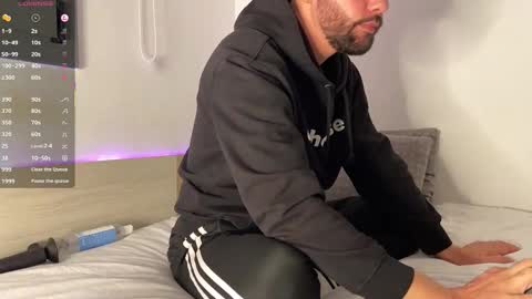 Snapshot of tim_beard chatting on December 18, 11:22 pm Tim Beard online show from December 18, 11:22 pm