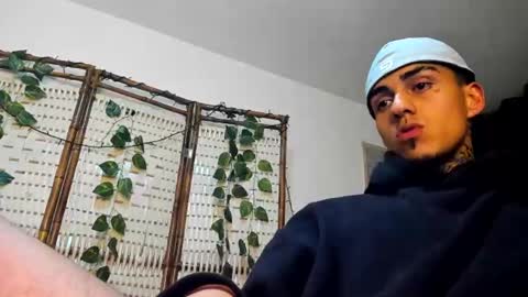 Snapshot of timewith_sebas chatting on January 31, 12:28 am salem online show from January 31, 12:28 am